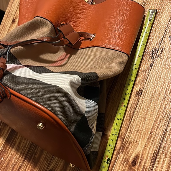 🏴󠁧󠁢󠁥󠁮󠁧󠁿👄🏴󠁧󠁢󠁥󠁮󠁧󠁿• ⚫️👅⚫️ BURBERRY x  Check Vibes ⚫️👅⚫️ - Picture 3 of 16